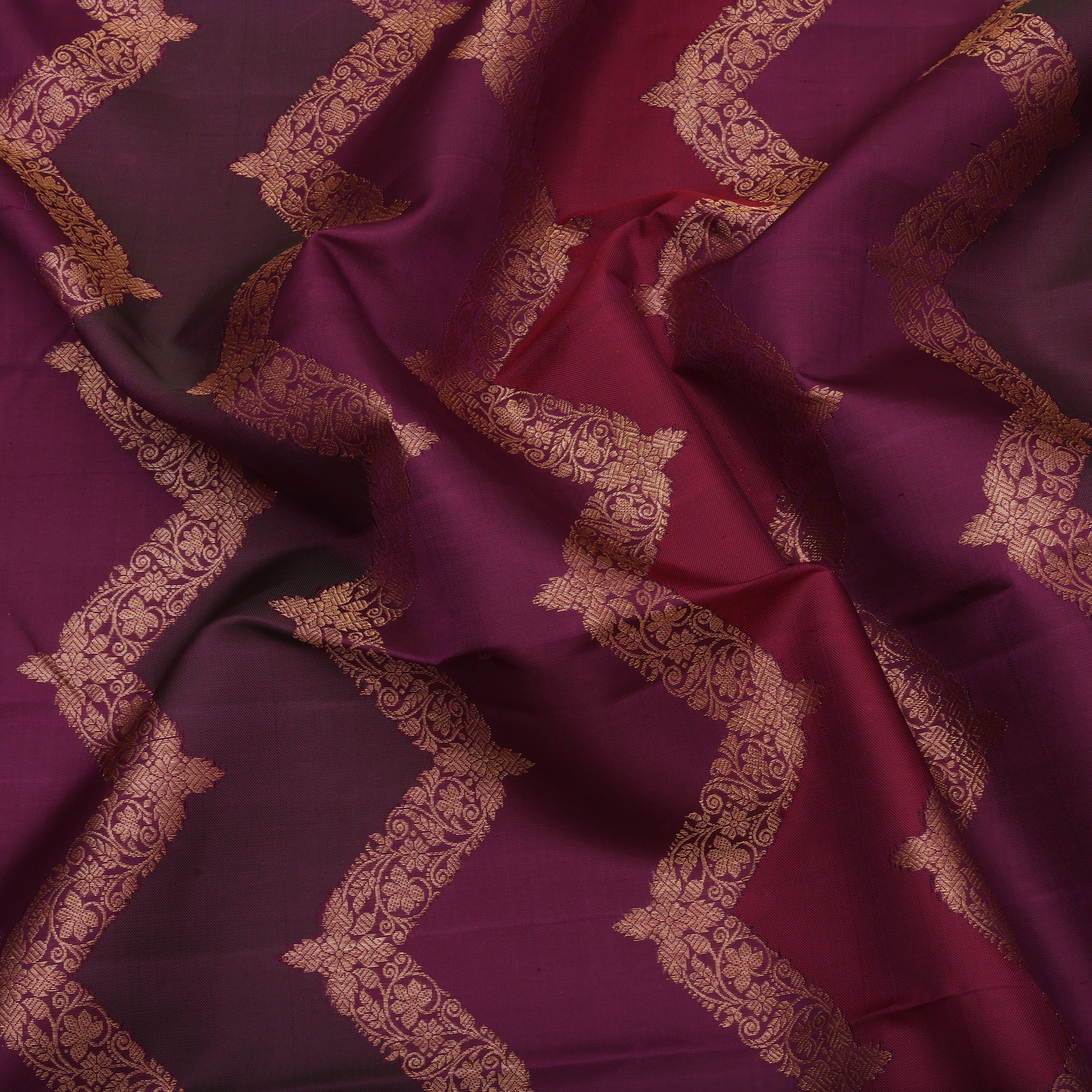 Pink base gold zari grand necklace design without border grand bridal silk saree