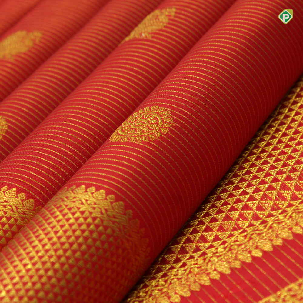 Brick Red Colour Vaira Oosi Lines With Peacock Chakra Motifs Traditional Koorai Silks Saree